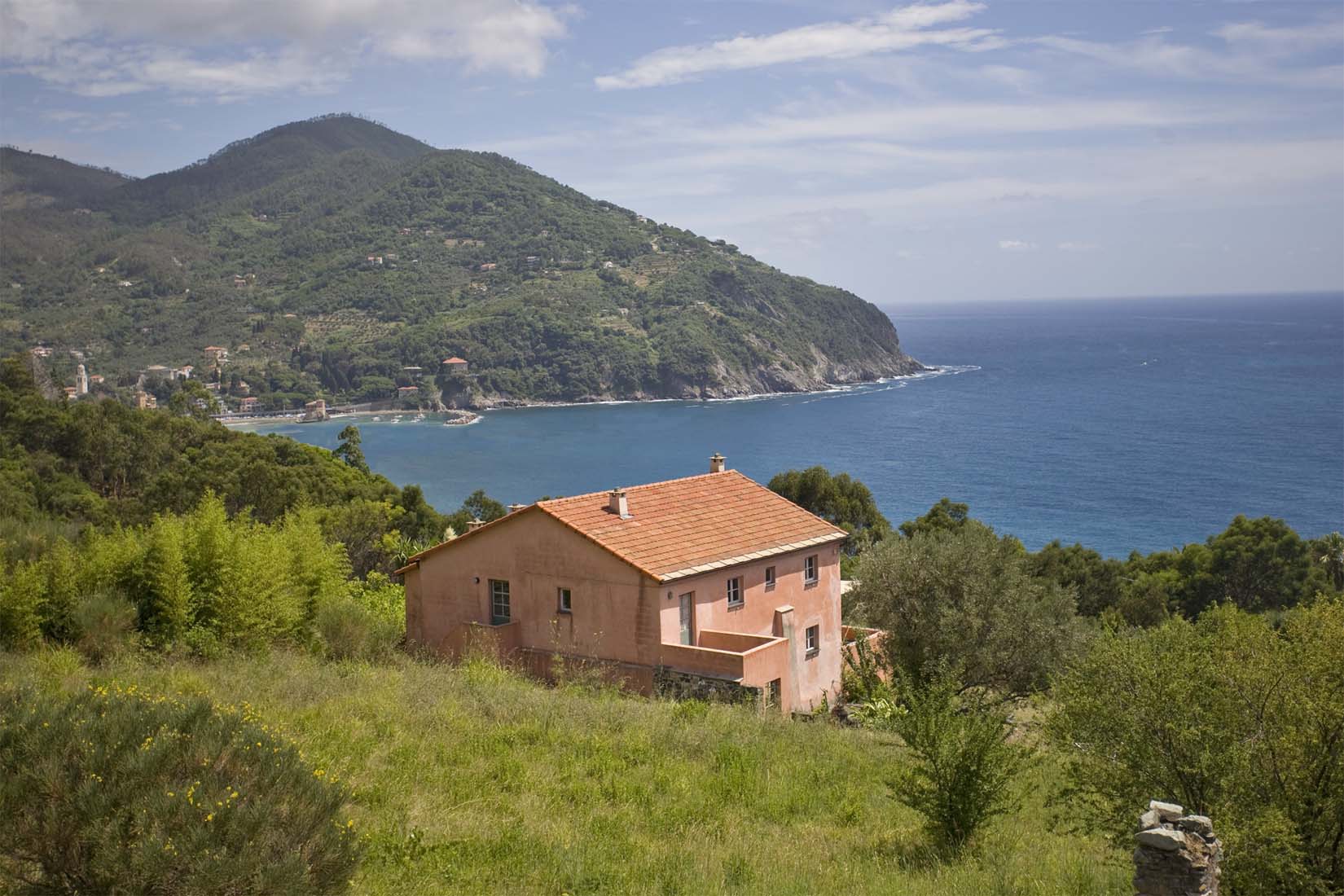 Lagore - Cinque Terre in Northern lake