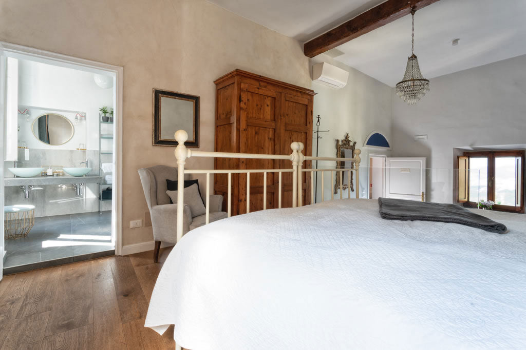 CentoOtto - Villa in Panzano sleeps up to 10 in 5 bedrooms, 5 bathrooms