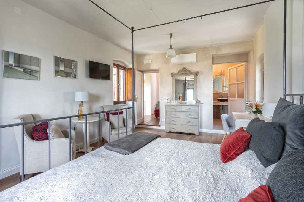 CentoOtto - Villa in Panzano sleeps up to 10 in 5 bedrooms, 5 bathrooms