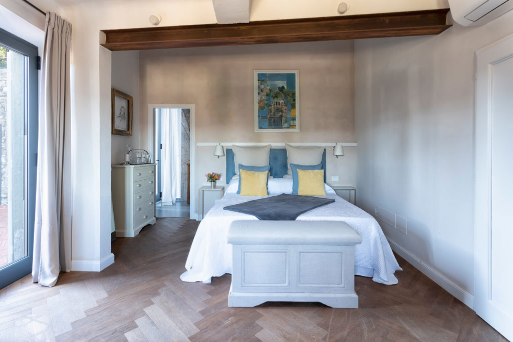 CentoOtto - Villa in Panzano sleeps up to 10 in 5 bedrooms, 5 bathrooms