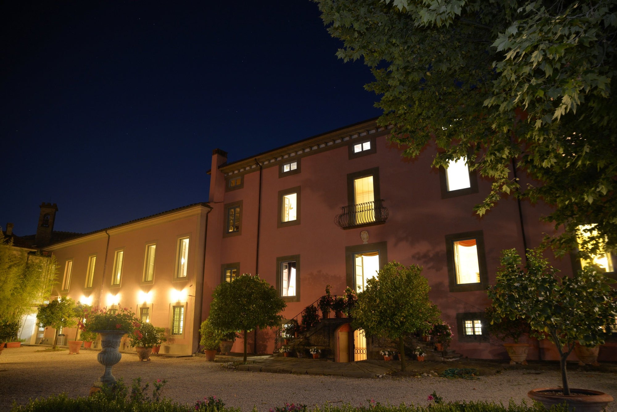Villa Rosa di Daniela - lovely Lucca villa  - 16 bedrooms - sleeps up to 32