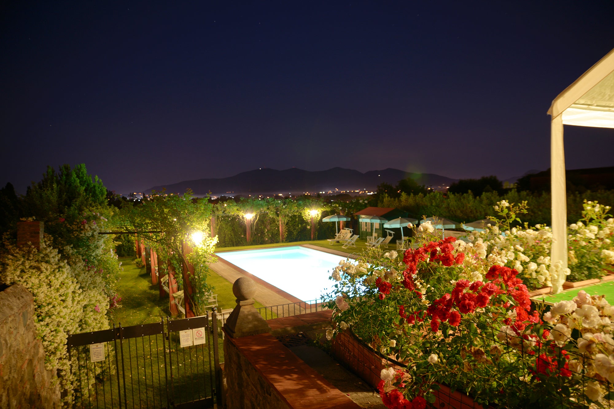 Villa Rosa di Daniela - lovely Lucca villa  - 16 bedrooms - sleeps up to 32