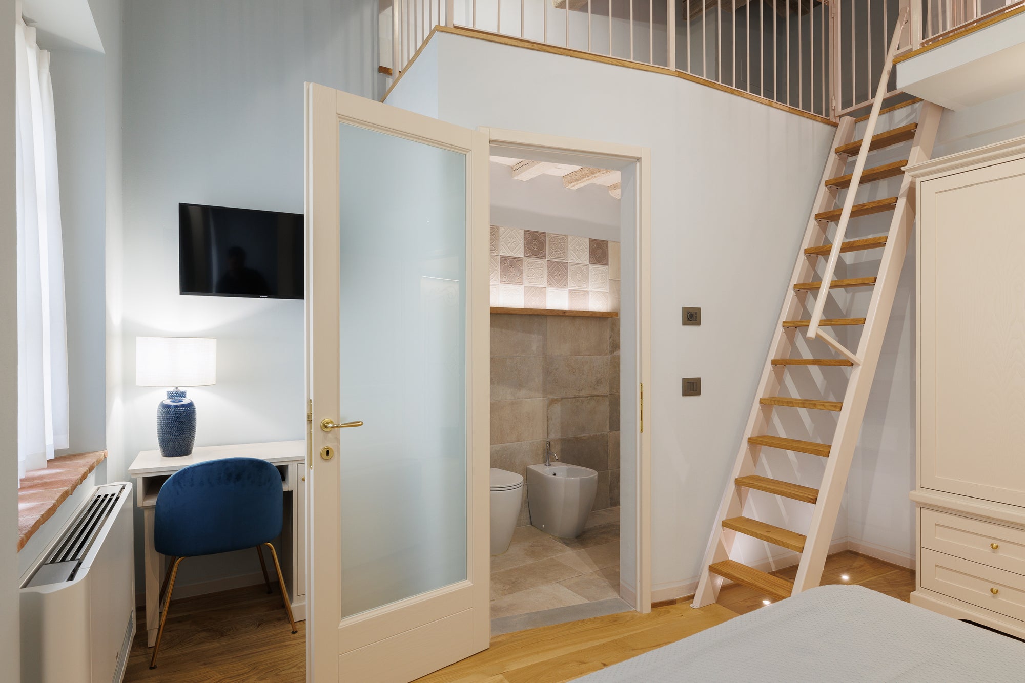 Tramonto Vista - Cortona centre, sleeps 6 3 bedrooms 3 bathroom