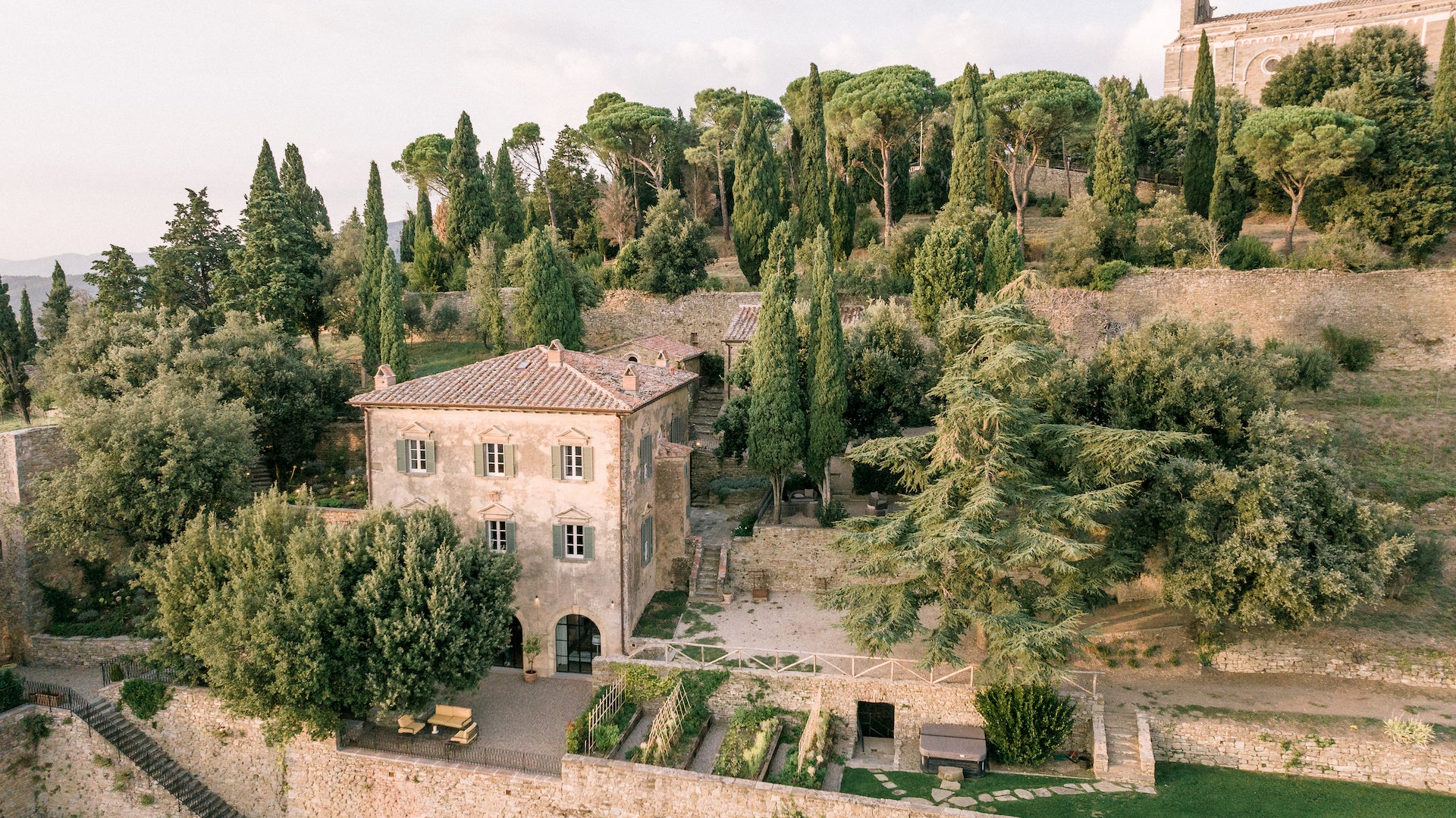 Palazzo Cortona - luxury villa in town, 7 bedrooms, 7 bathrooms