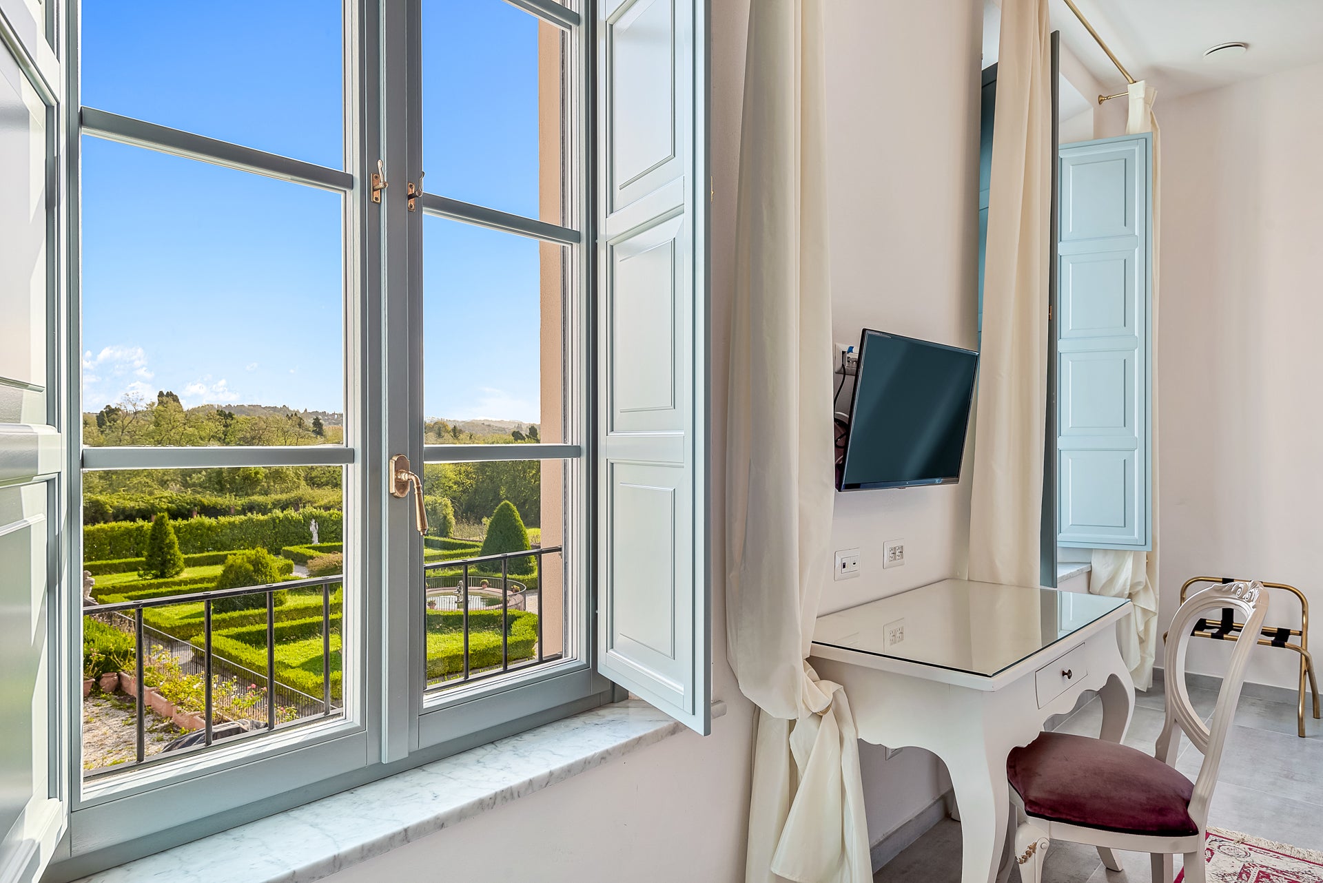 Villa Rosa di Daniela - lovely Lucca villa  - 16 bedrooms - sleeps up to 32