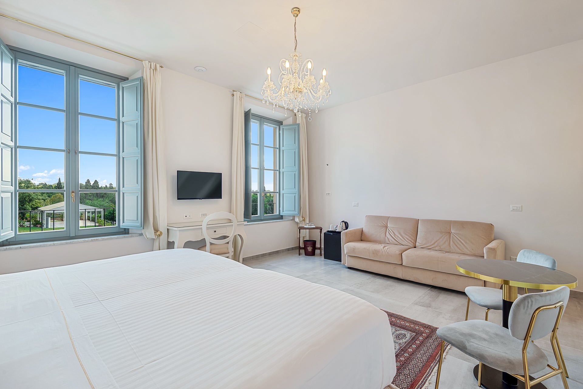 Villa Rosa di Daniela - lovely Lucca villa  - 16 bedrooms - sleeps up to 32