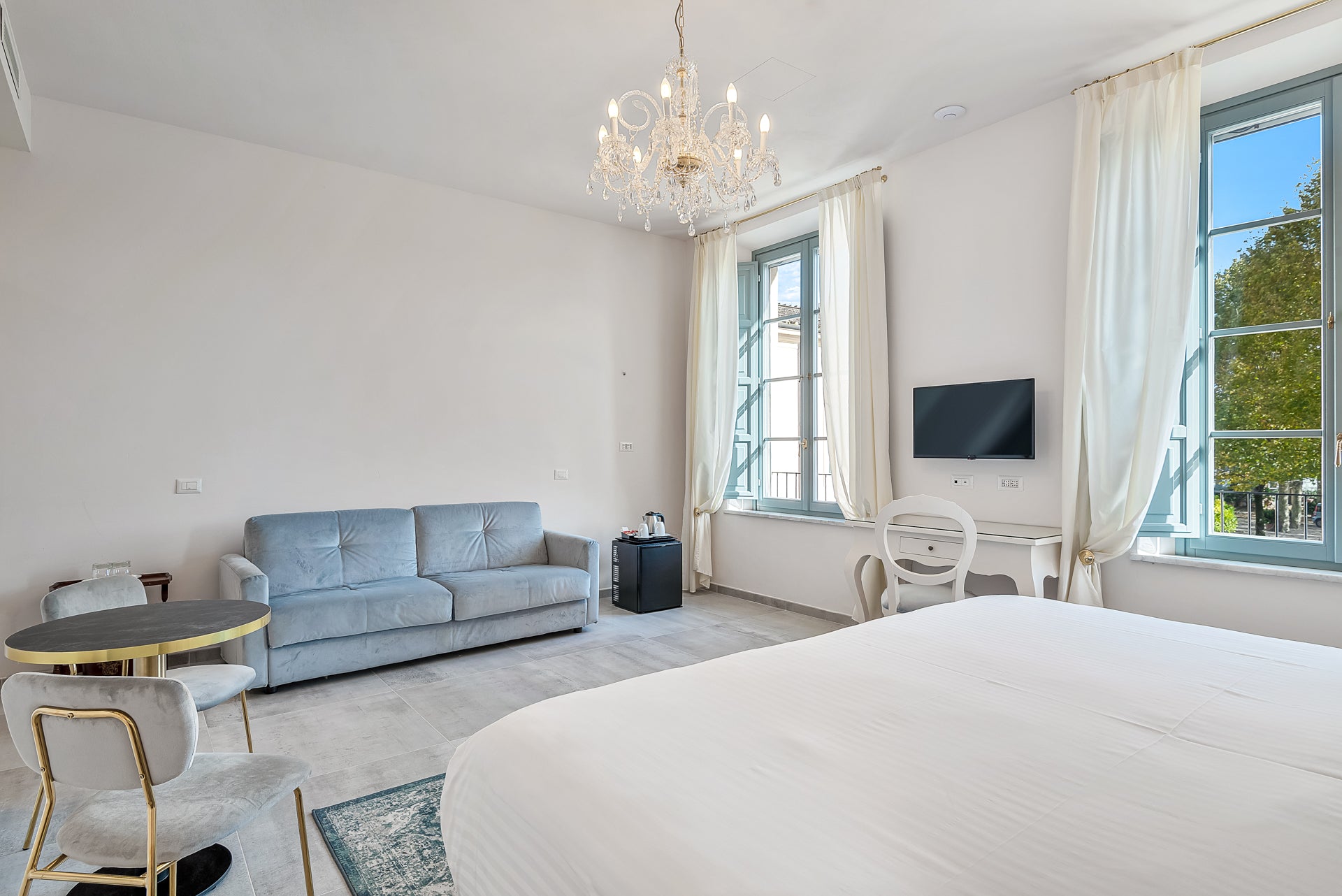 Villa Rosa di Daniela - lovely Lucca villa  - 16 bedrooms - sleeps up to 32