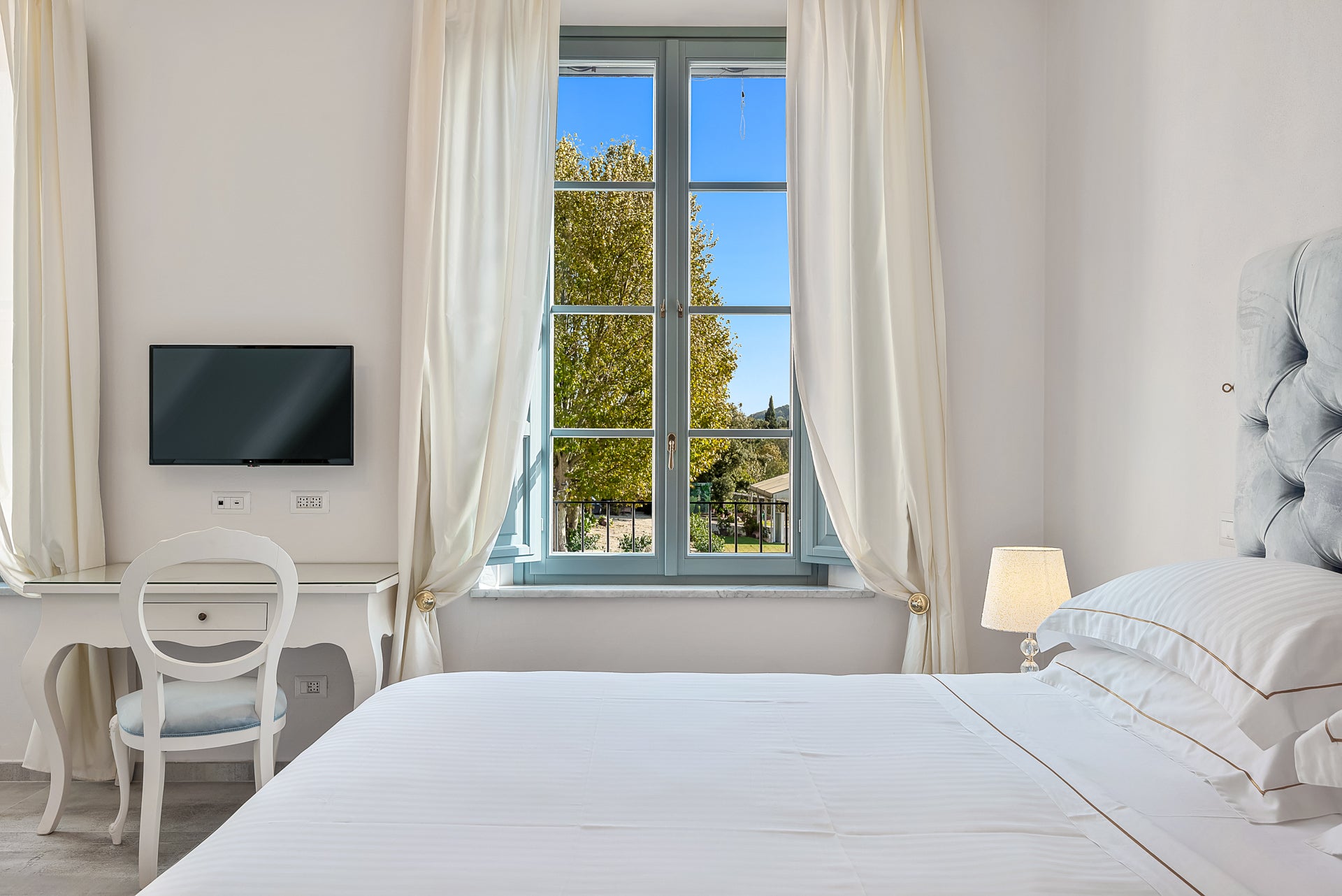 Villa Rosa di Daniela - lovely Lucca villa  - 16 bedrooms - sleeps up to 32