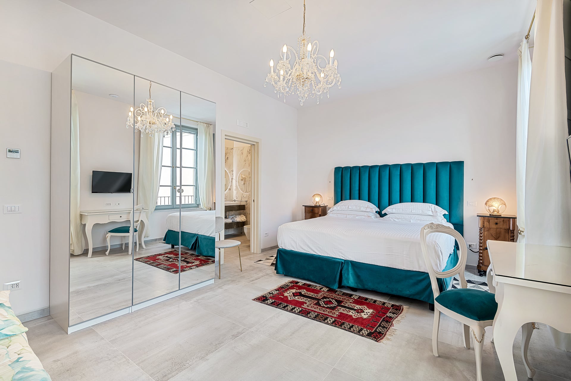 Villa Rosa di Daniela - lovely Lucca villa  - 16 bedrooms - sleeps up to 32