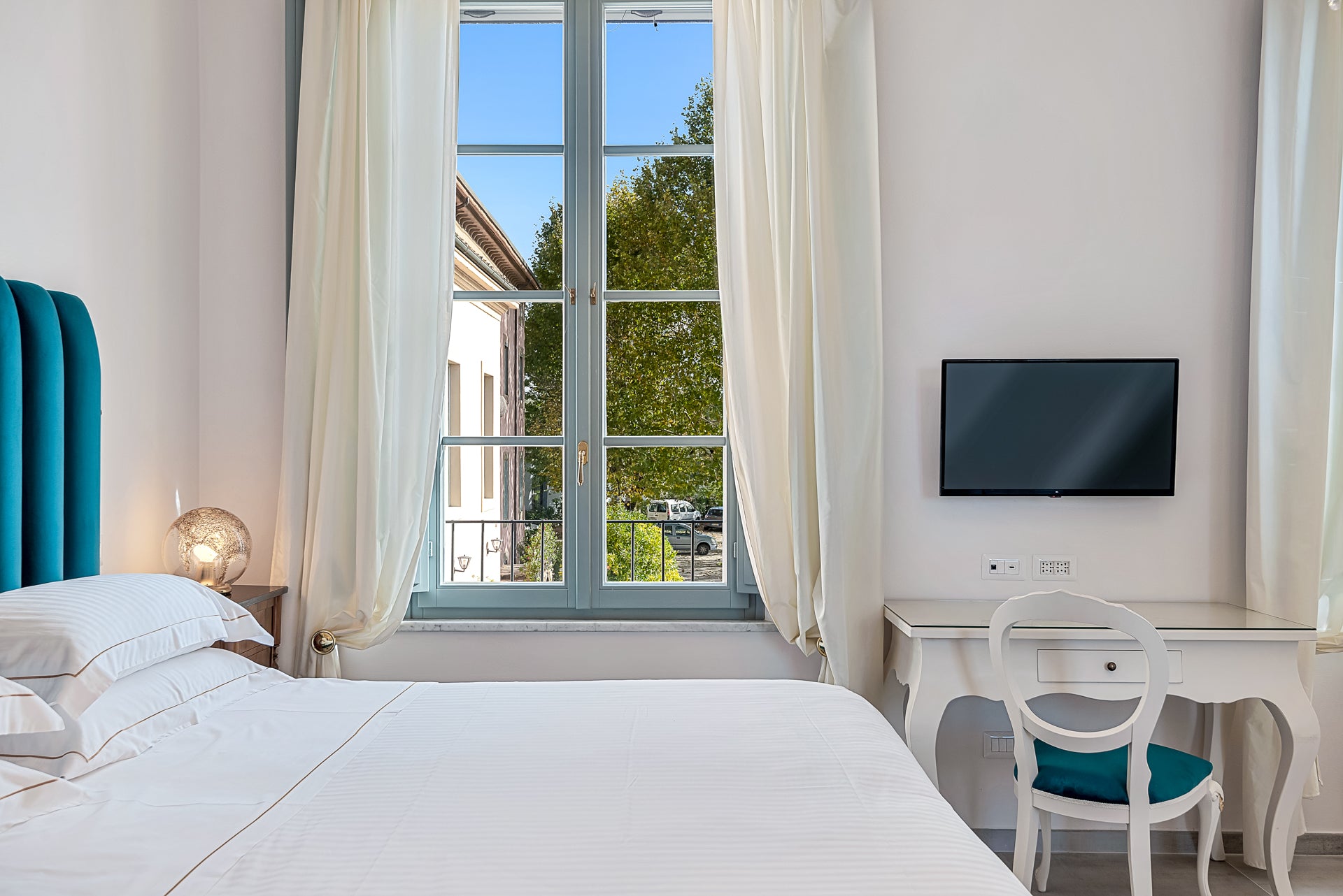 Villa Rosa di Daniela - lovely Lucca villa  - 16 bedrooms - sleeps up to 32