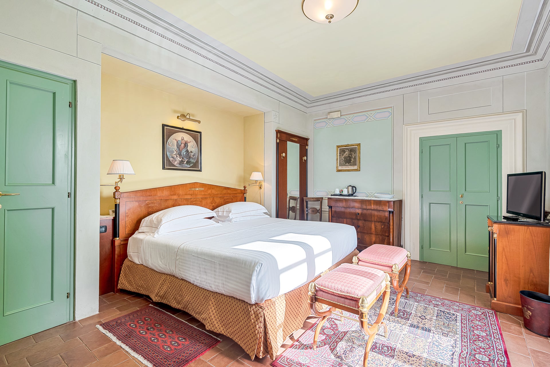 Villa Rosa di Daniela - lovely Lucca villa  - 16 bedrooms - sleeps up to 32