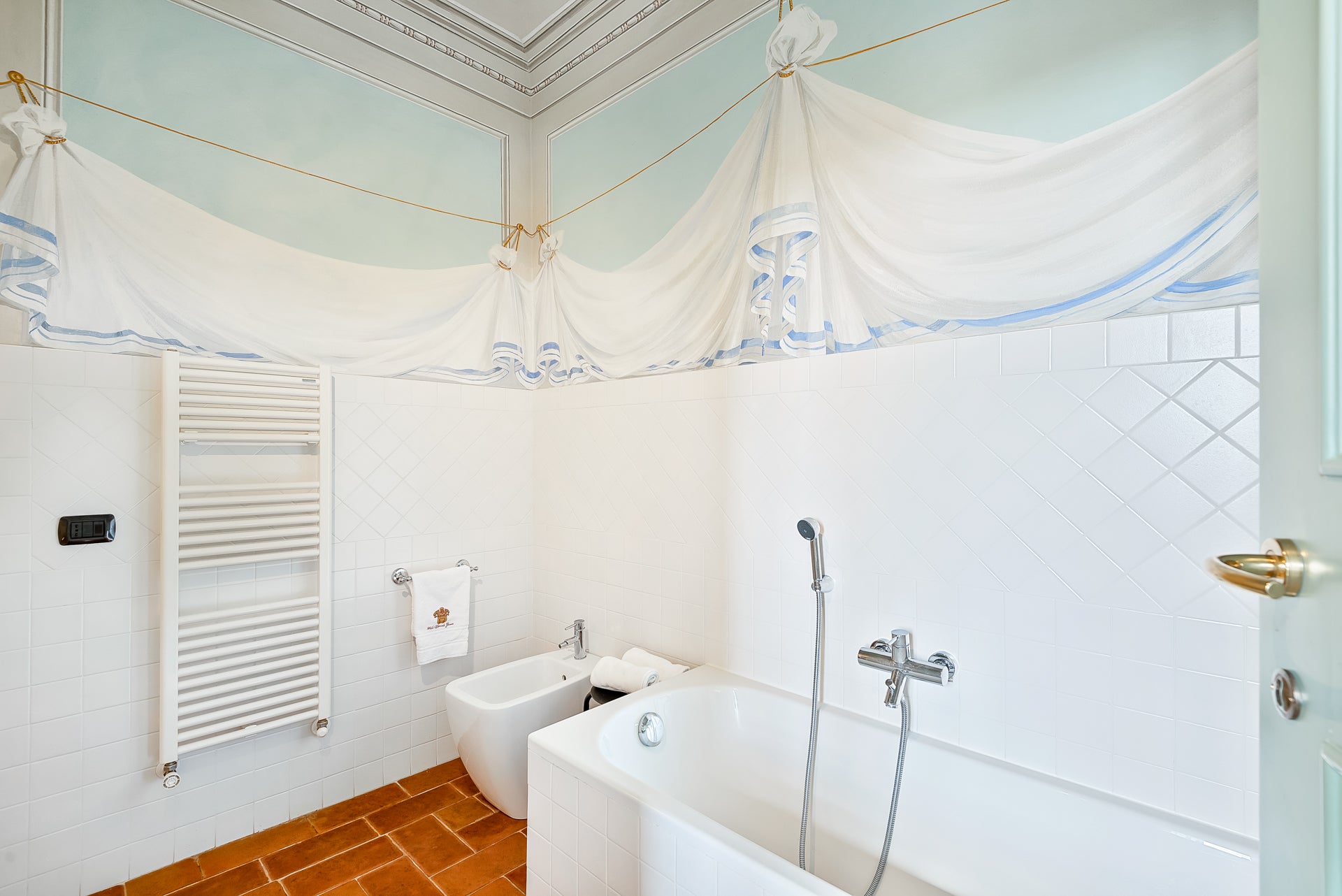 Villa Rosa di Daniela - lovely Lucca villa  - 16 bedrooms - sleeps up to 32