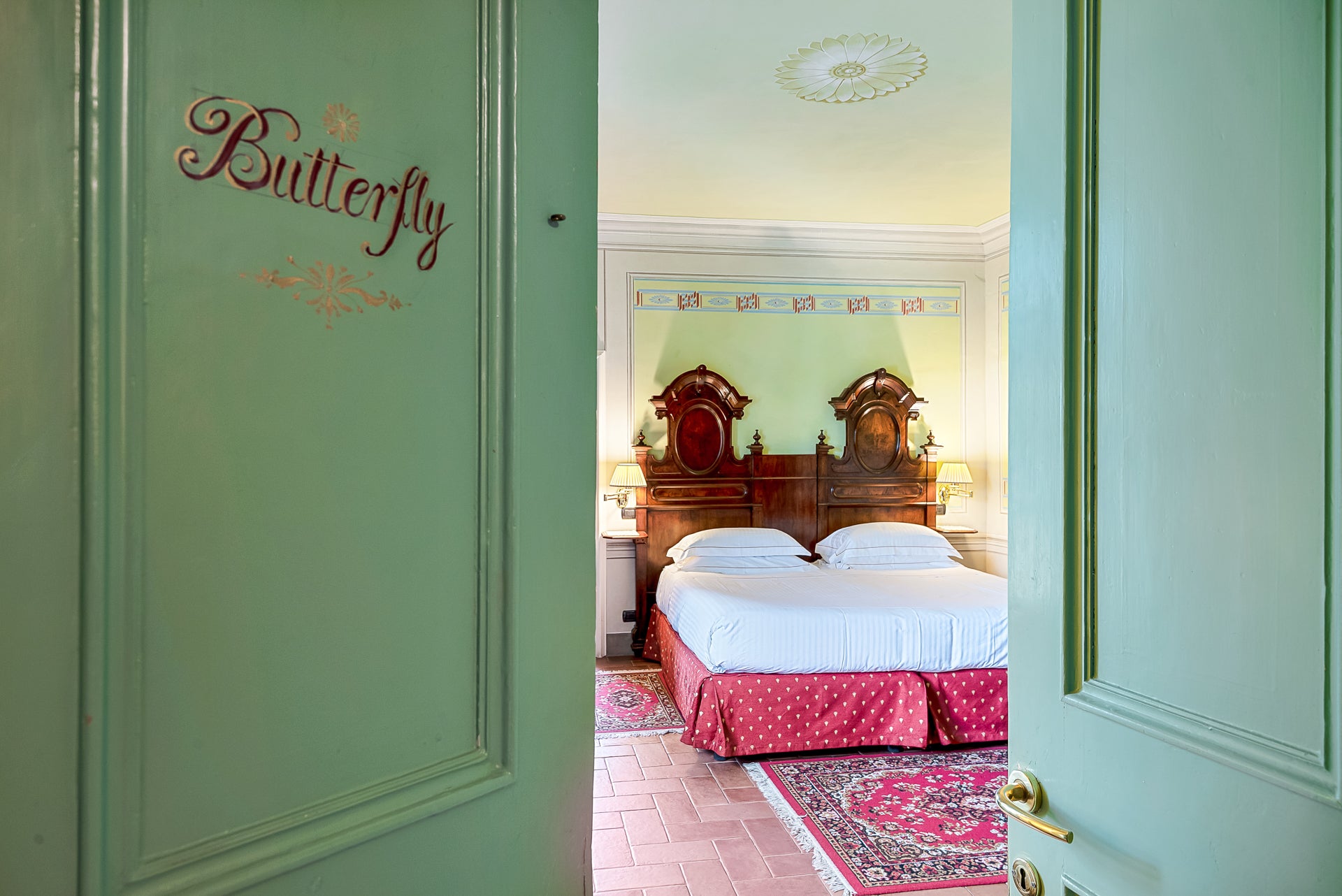 Villa Rosa di Daniela - lovely Lucca villa  - 16 bedrooms - sleeps up to 32