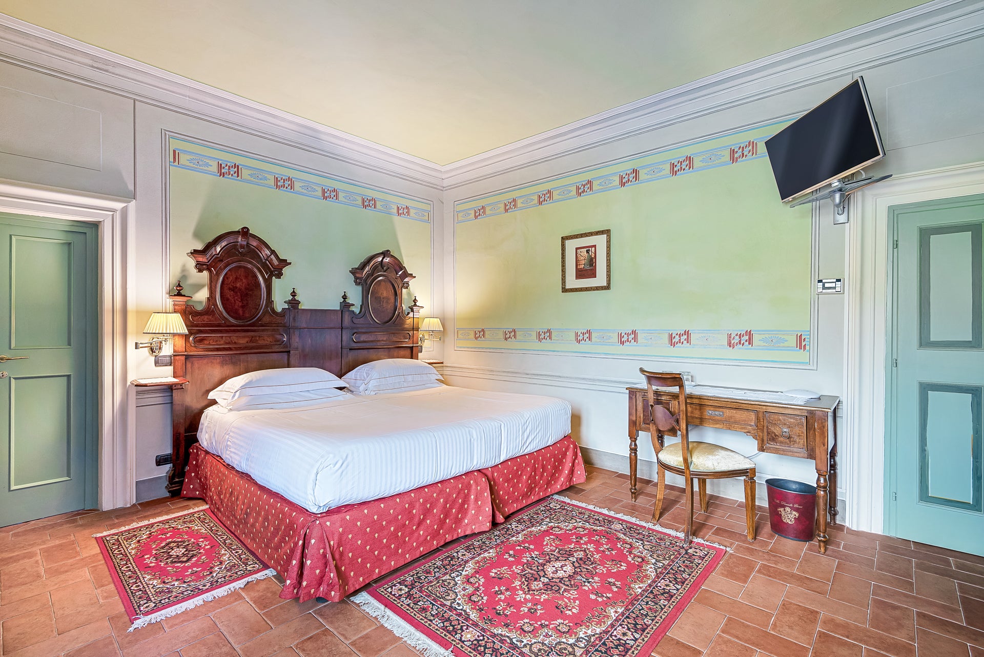 Villa Rosa di Daniela - lovely Lucca villa  - 16 bedrooms - sleeps up to 32