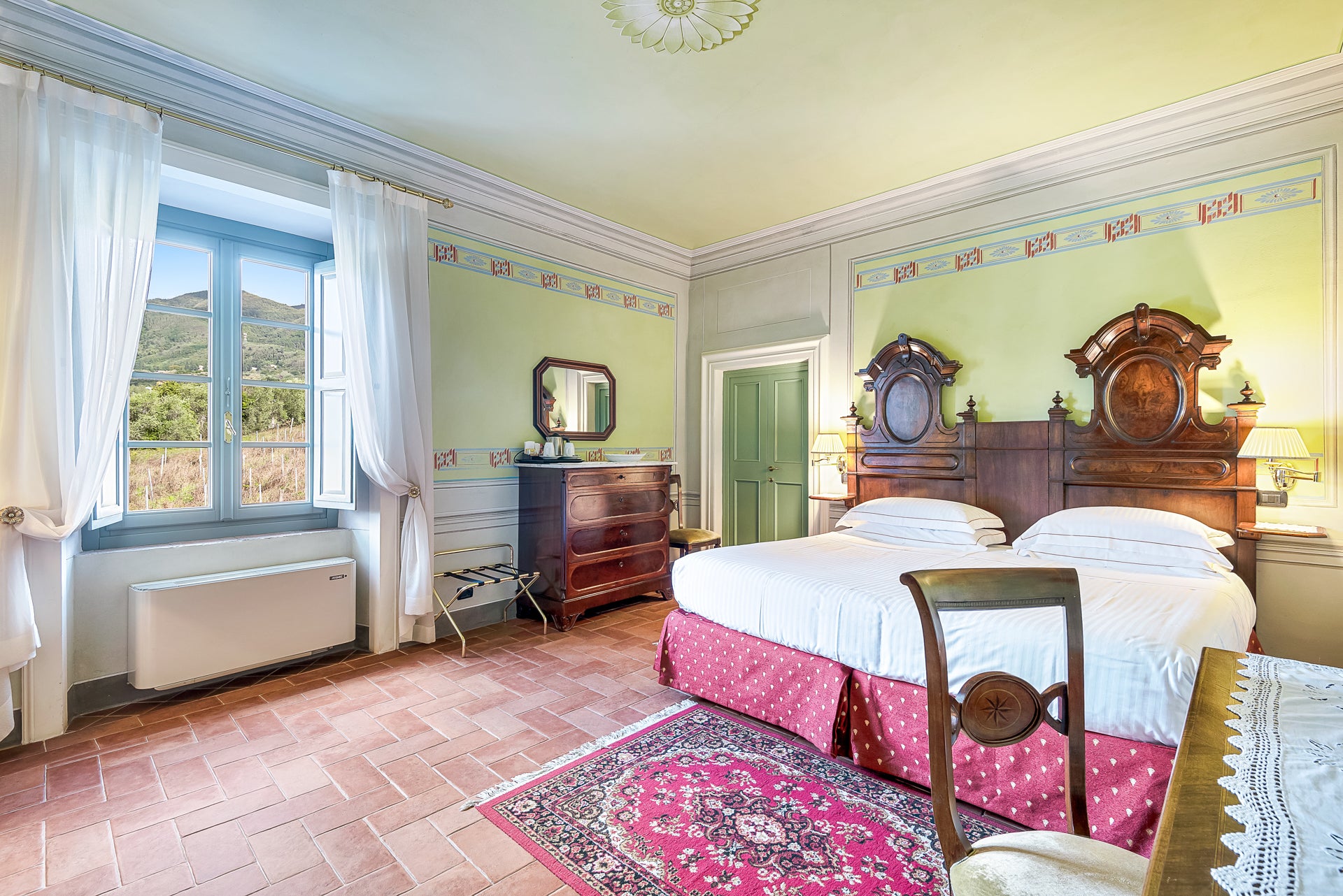 Villa Rosa di Daniela - lovely Lucca villa  - 16 bedrooms - sleeps up to 32