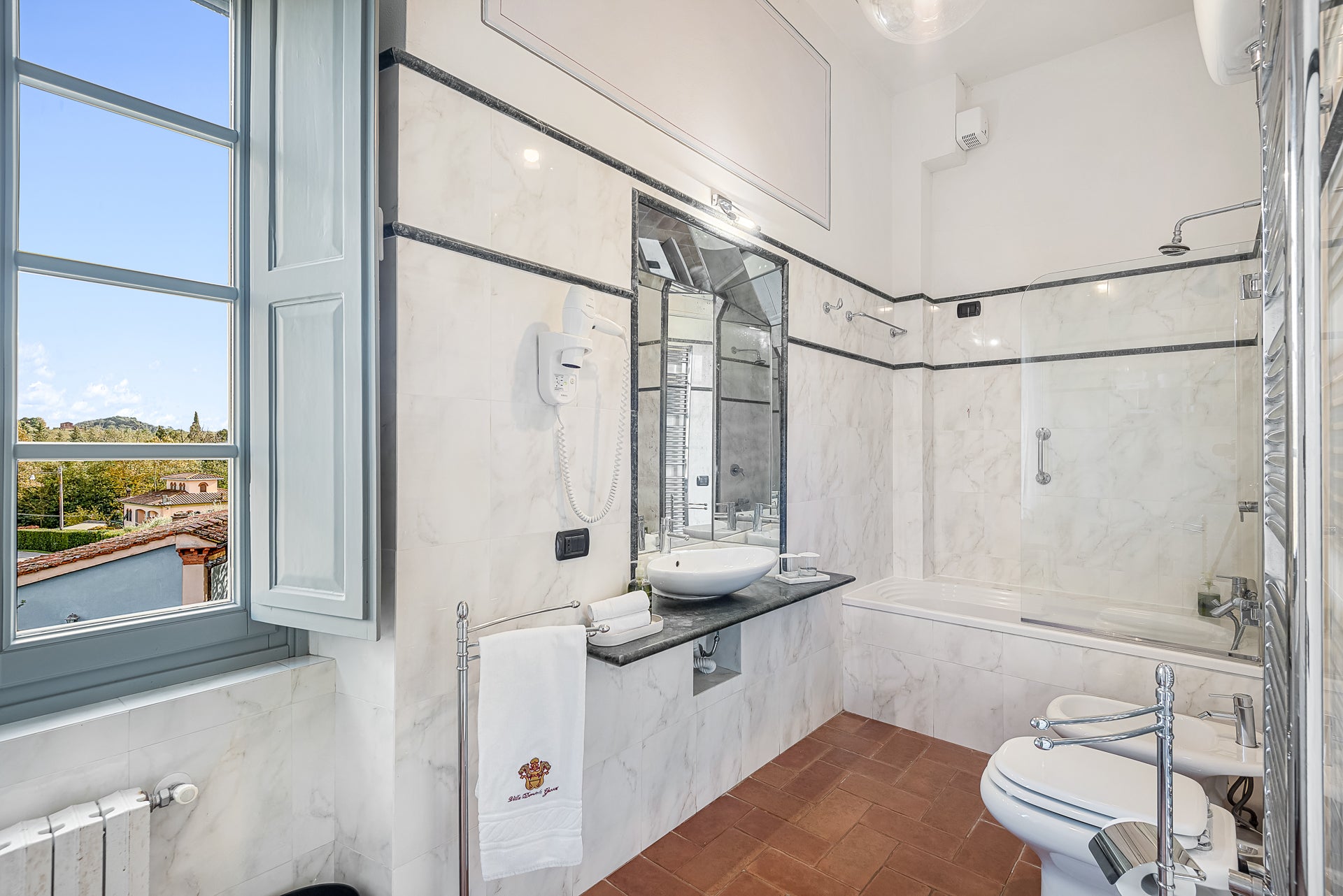 Villa Rosa di Daniela - lovely Lucca villa  - 16 bedrooms - sleeps up to 32