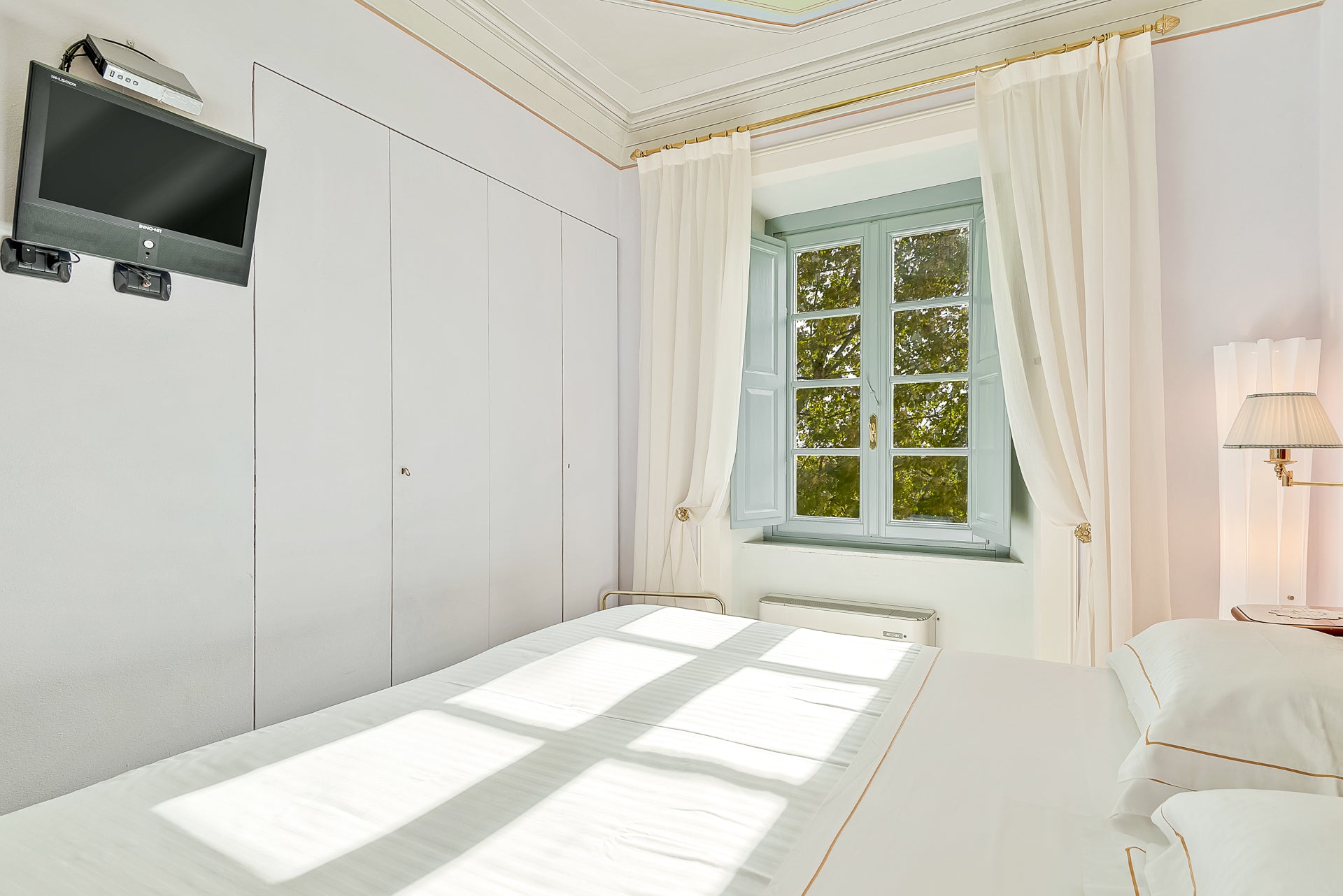 Villa Rosa di Daniela - lovely Lucca villa  - 16 bedrooms - sleeps up to 32
