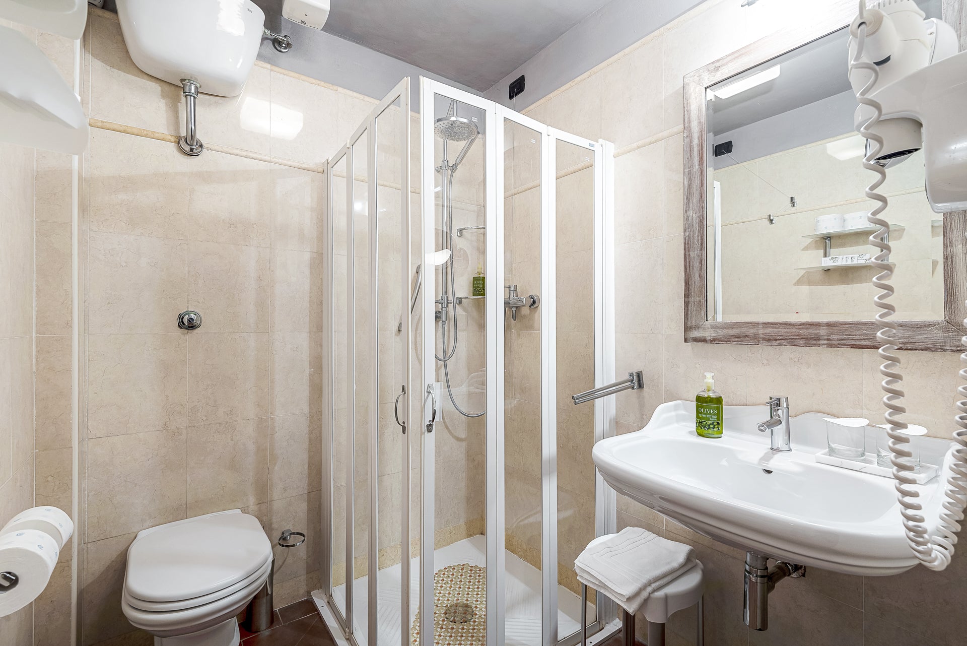 Villa Rosa di Daniela - lovely Lucca villa  - 16 bedrooms - sleeps up to 32