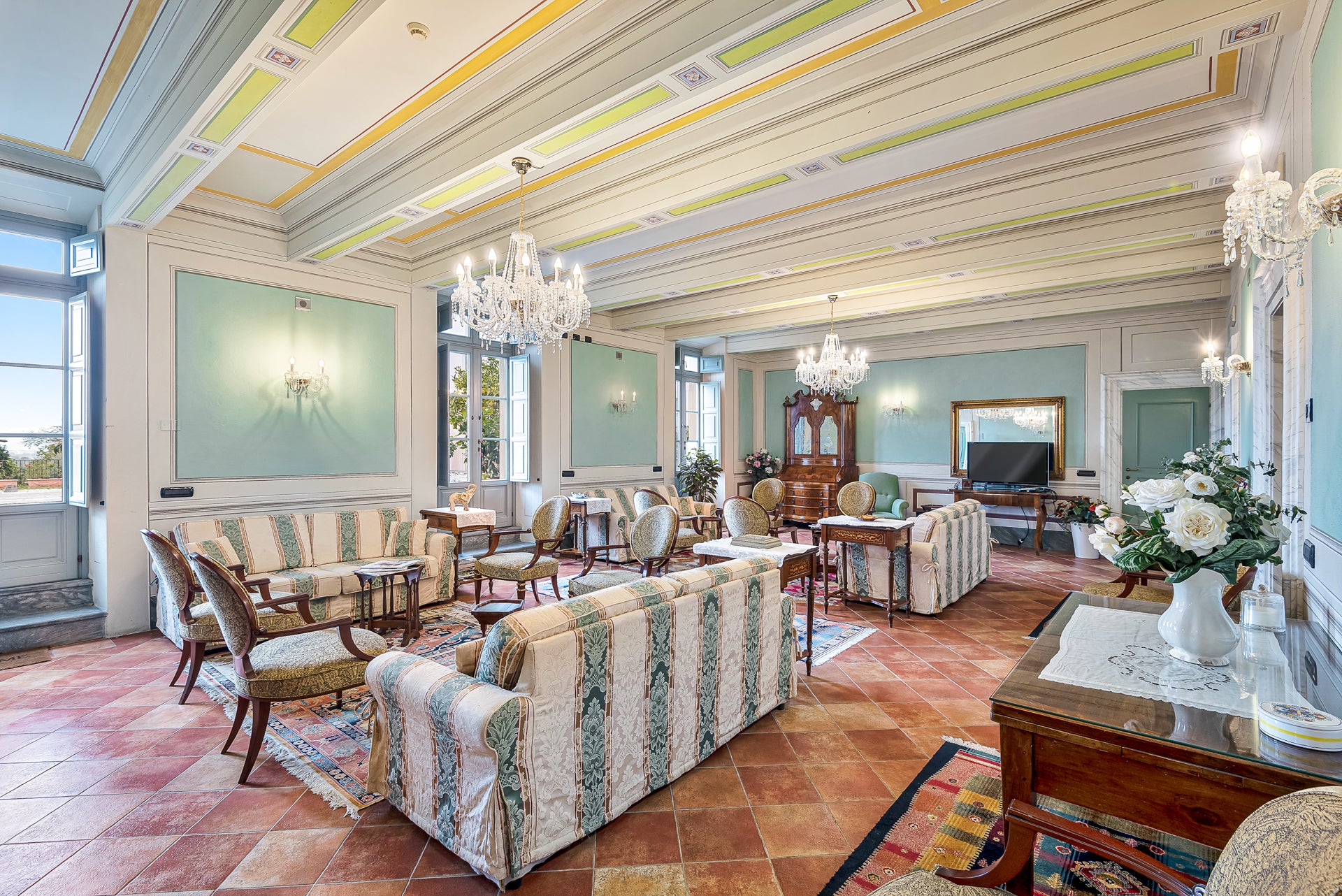 Villa Rosa di Daniela - lovely Lucca villa  - 16 bedrooms - sleeps up to 32
