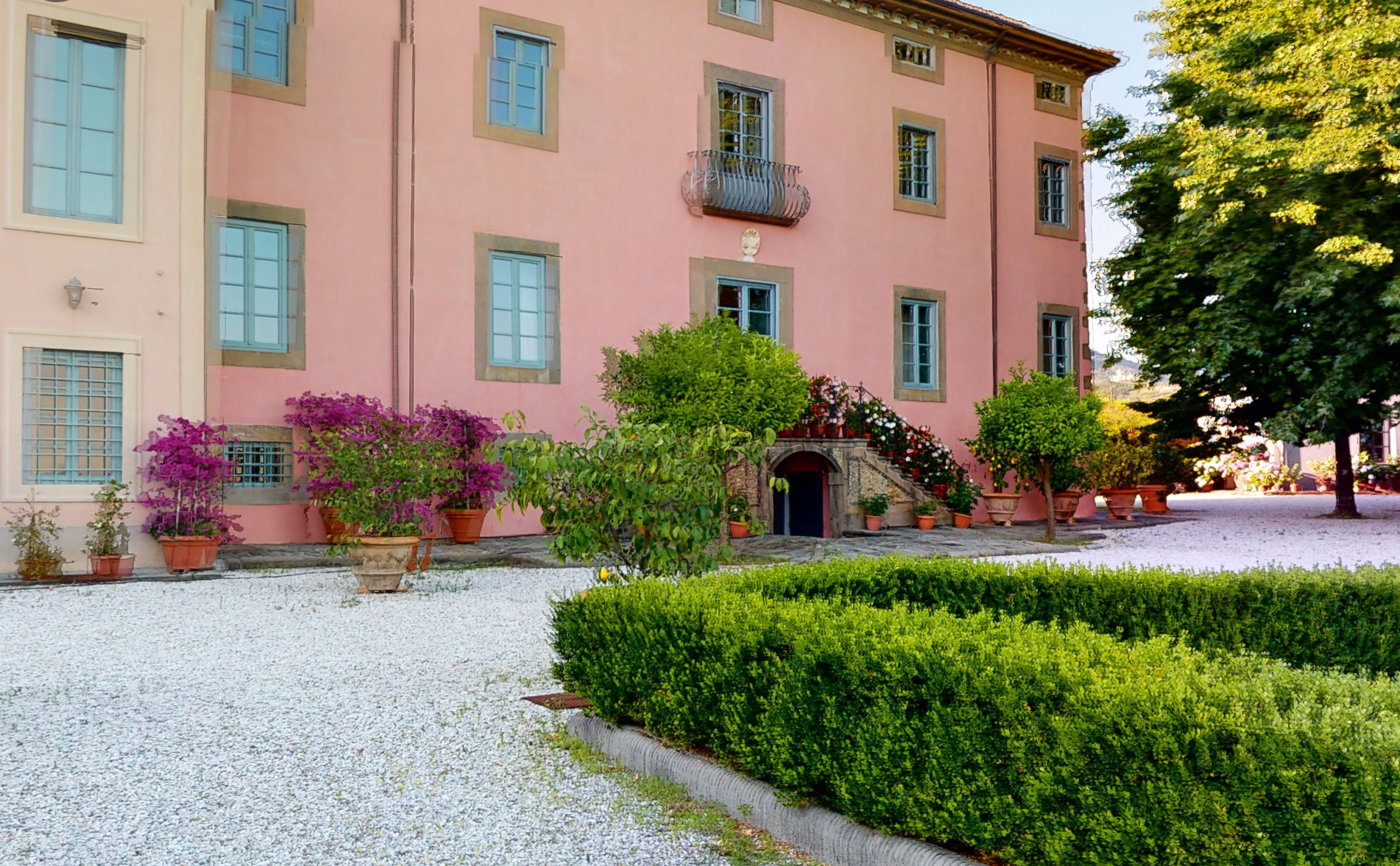 Villa Rosa di Daniela - lovely Lucca villa  - 16 bedrooms - sleeps up to 32