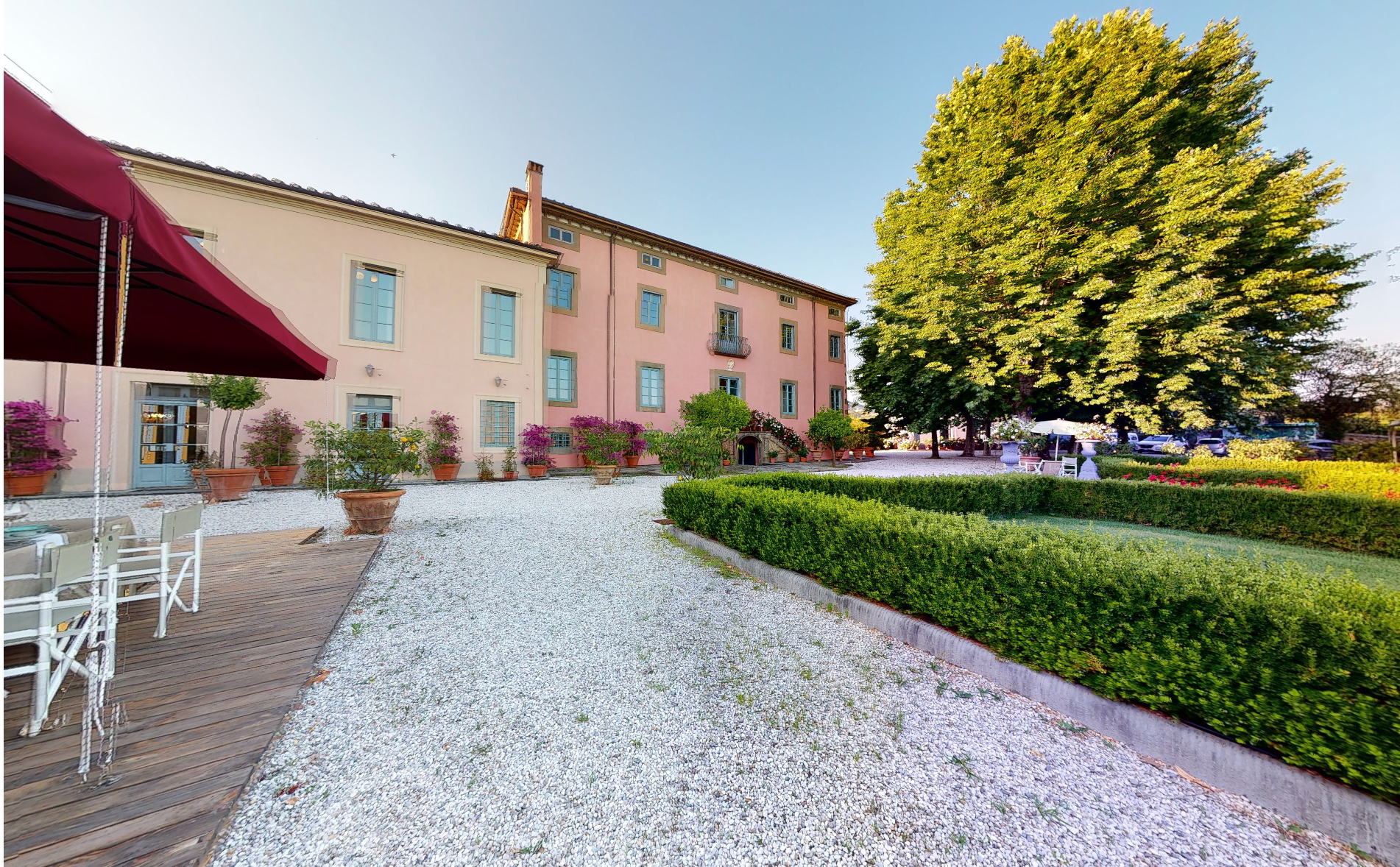 Villa Rosa di Daniela - lovely Lucca villa  - 16 bedrooms - sleeps up to 32