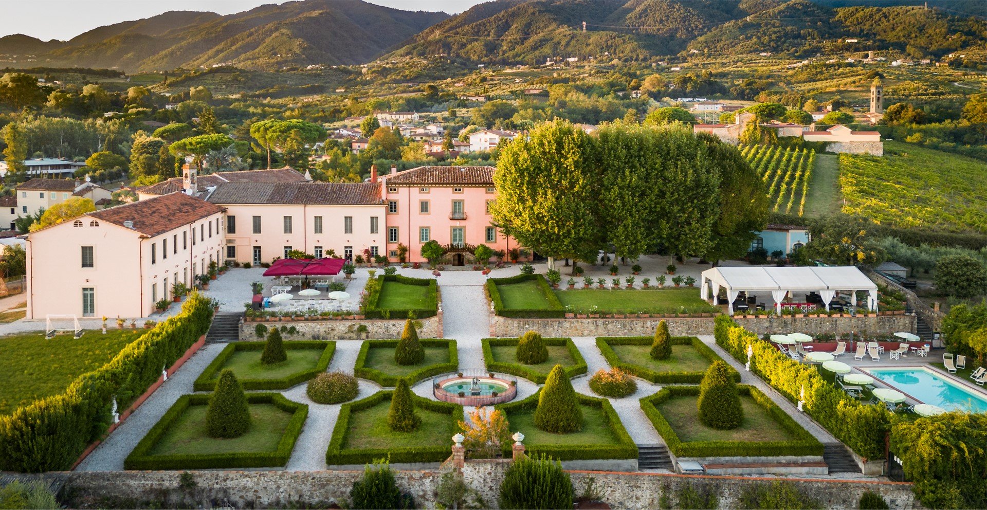 Villa Rosa di Daniela - lovely Lucca villa  - 16 bedrooms - sleeps up to 32