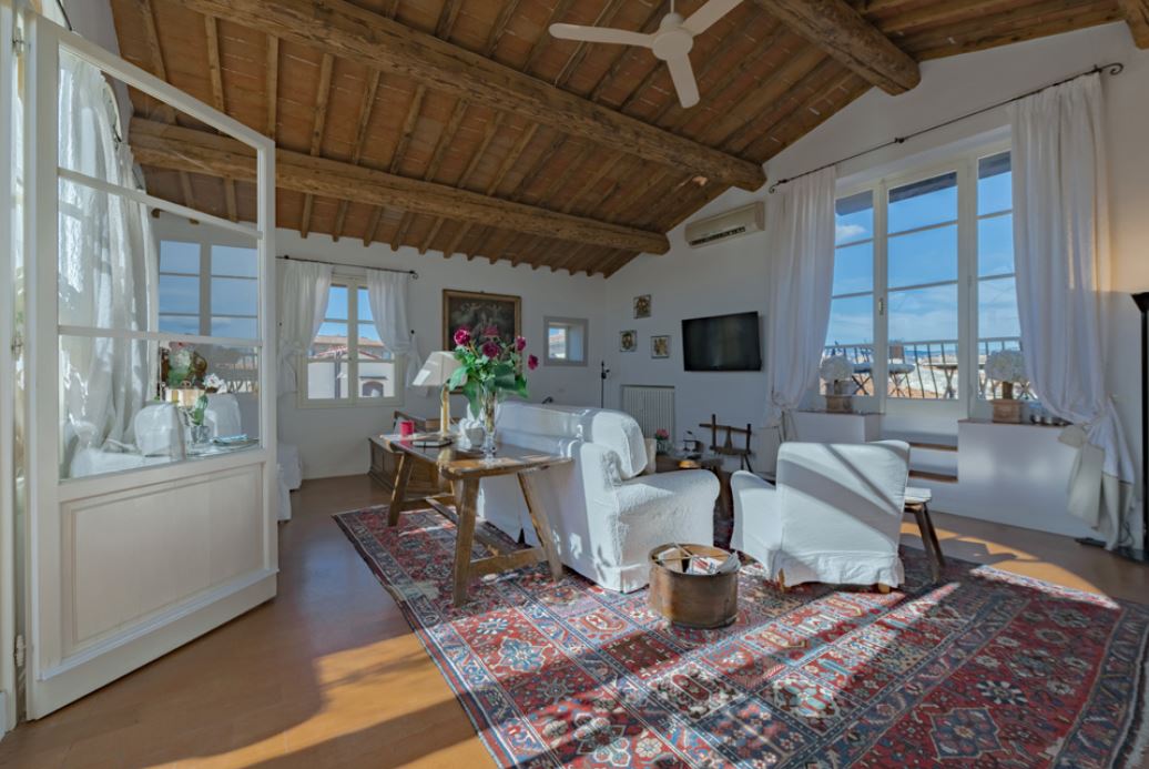 Florence Vista - sleeps 4 - terrace with stunning Florence rooftop views