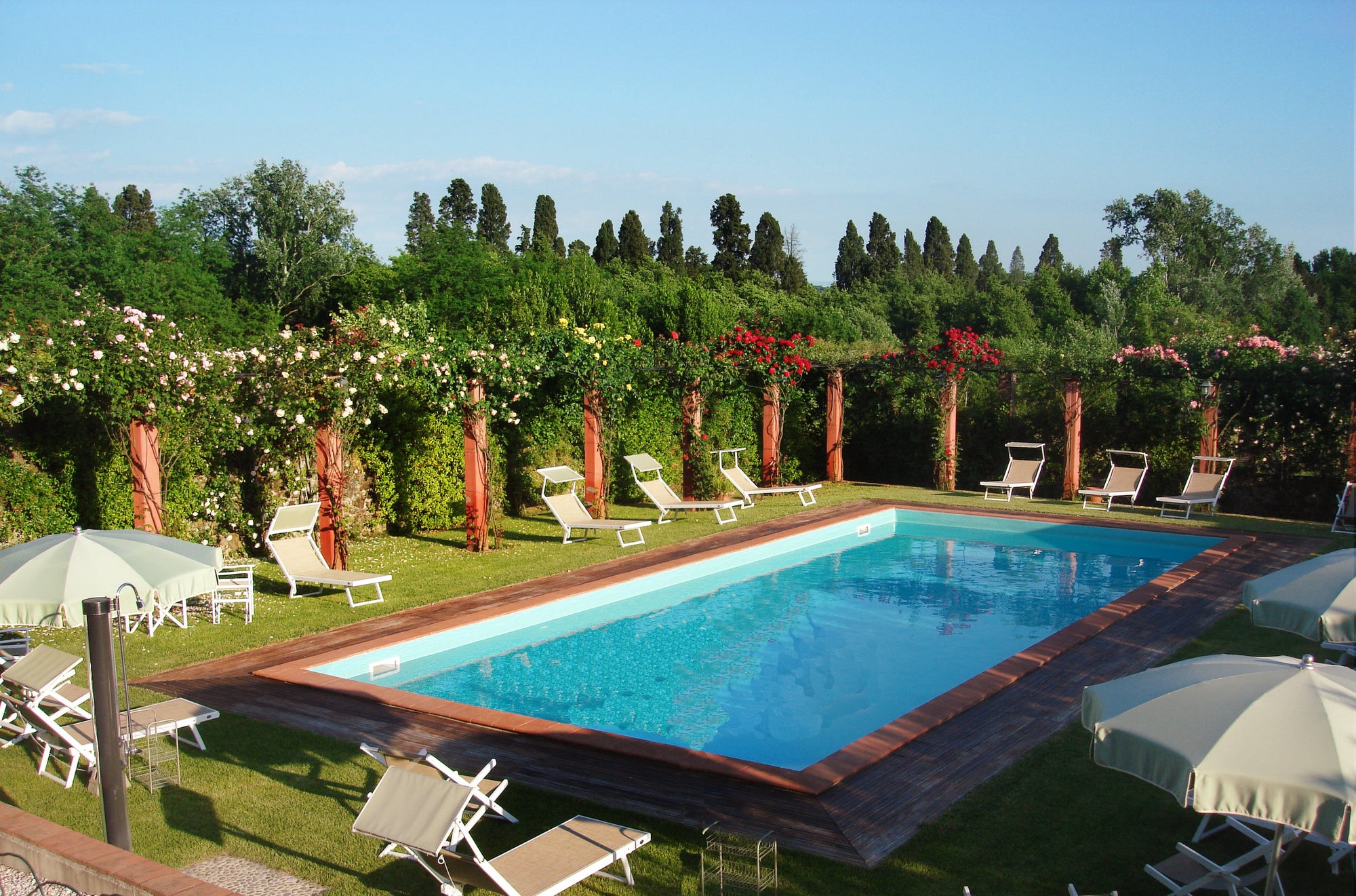 Villa Rosa di Daniela - lovely Lucca villa  - 16 bedrooms - sleeps up to 32