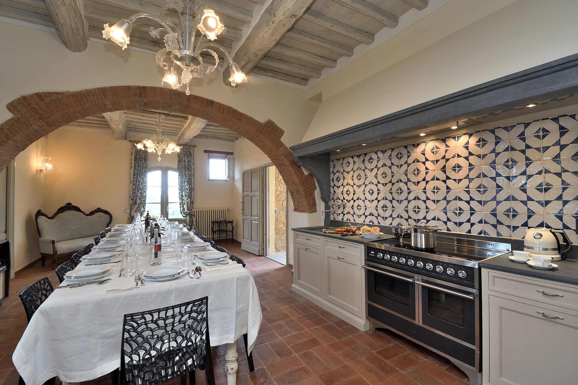 CentoCinquanta - luxury villa in Chianti, sleeps up to 16