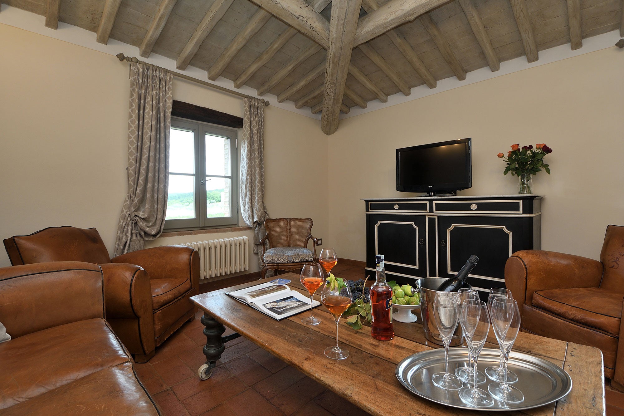 CentoCinquanta - luxury villa in Chianti, sleeps up to 16