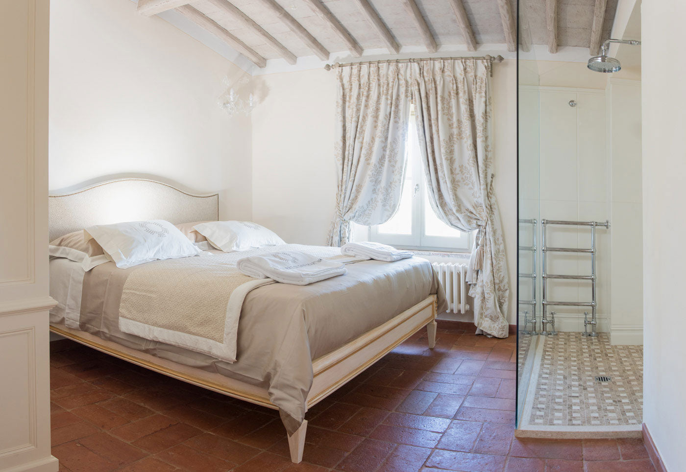 CentoCinquanta - luxury villa in Chianti, sleeps up to 16