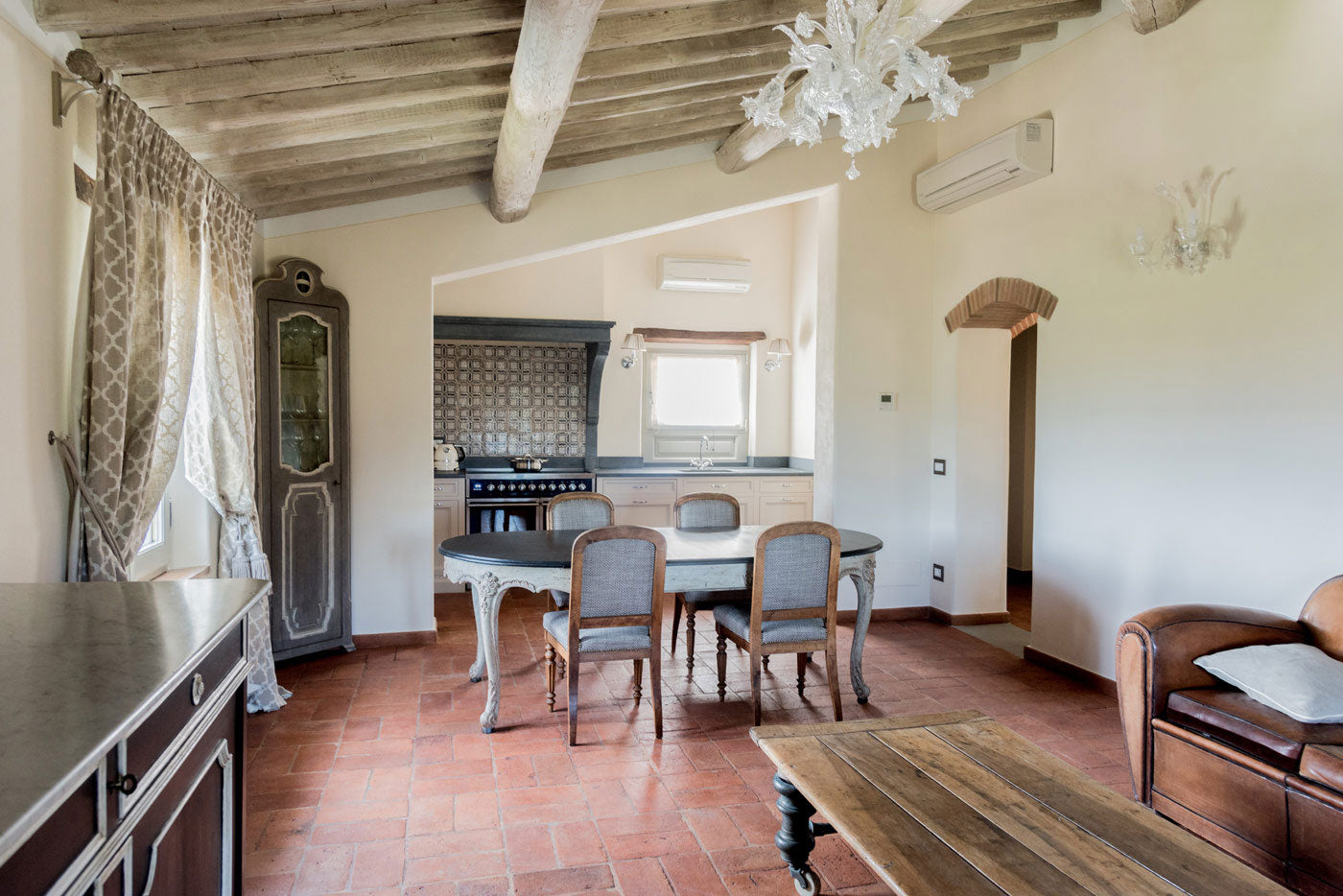 CentoCinquanta - luxury villa in Chianti, sleeps up to 16