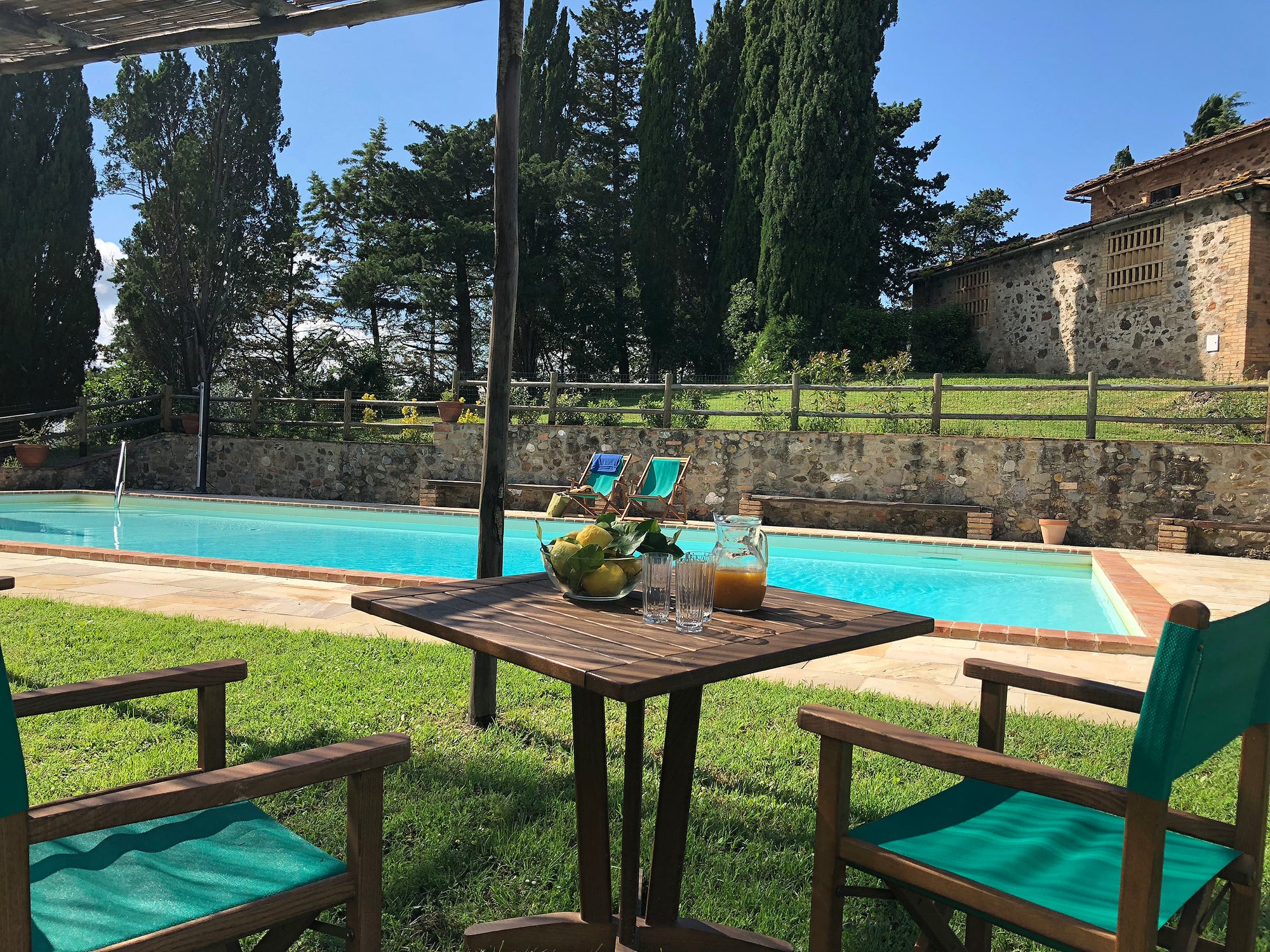 Montegemoli, Villa sleep up to 14, 7 bedrooms 4 bathrooms near bolghieri wine region,