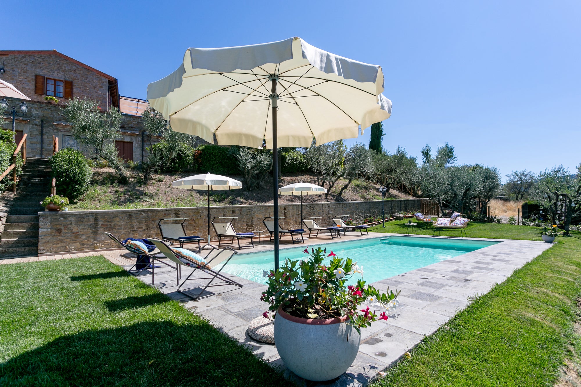Luna - views onto Cortona - sleeps up to 8 ; 4 bedrooms