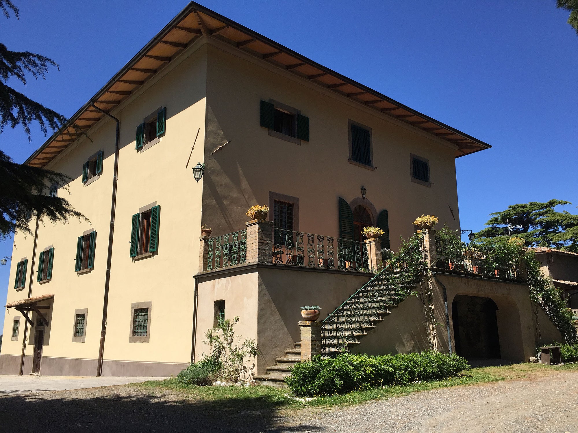 Montegemoli, Villa sleep up to 14, 7 bedrooms 4 bathrooms near bolghieri wine region,