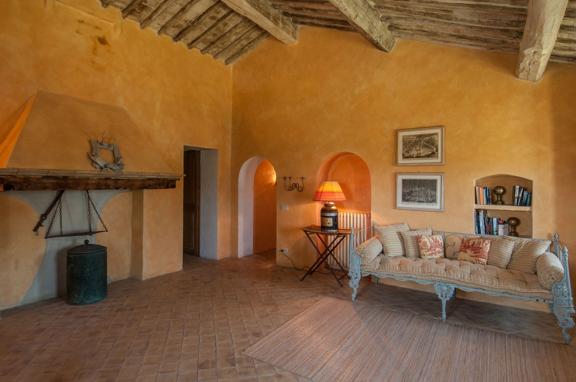 Lavacchio - Tuscan villa sleeps 10 with guest houses up to 18