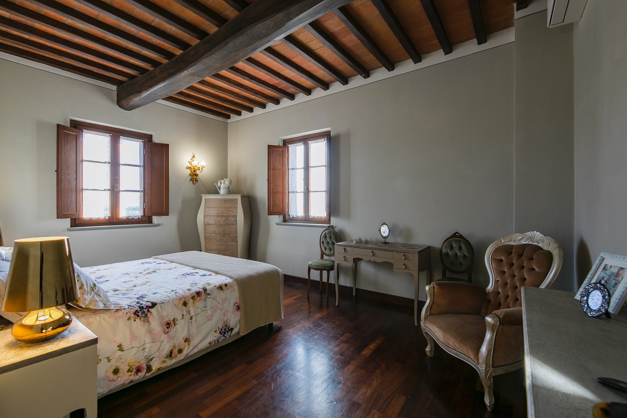 Villa Leona - High end villa near Cortona sleeps 16