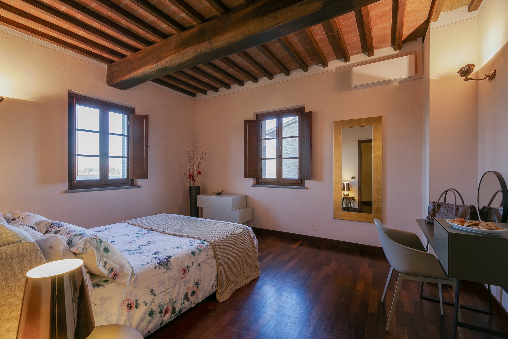 Villa Leona - High end villa near Cortona sleeps 16