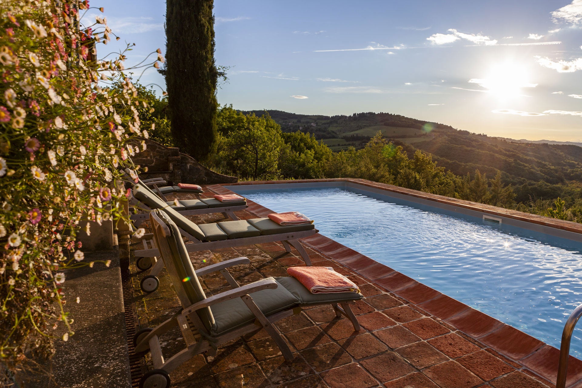 CentoQuarantaQuatro sleep up to 10 villa in Chianti