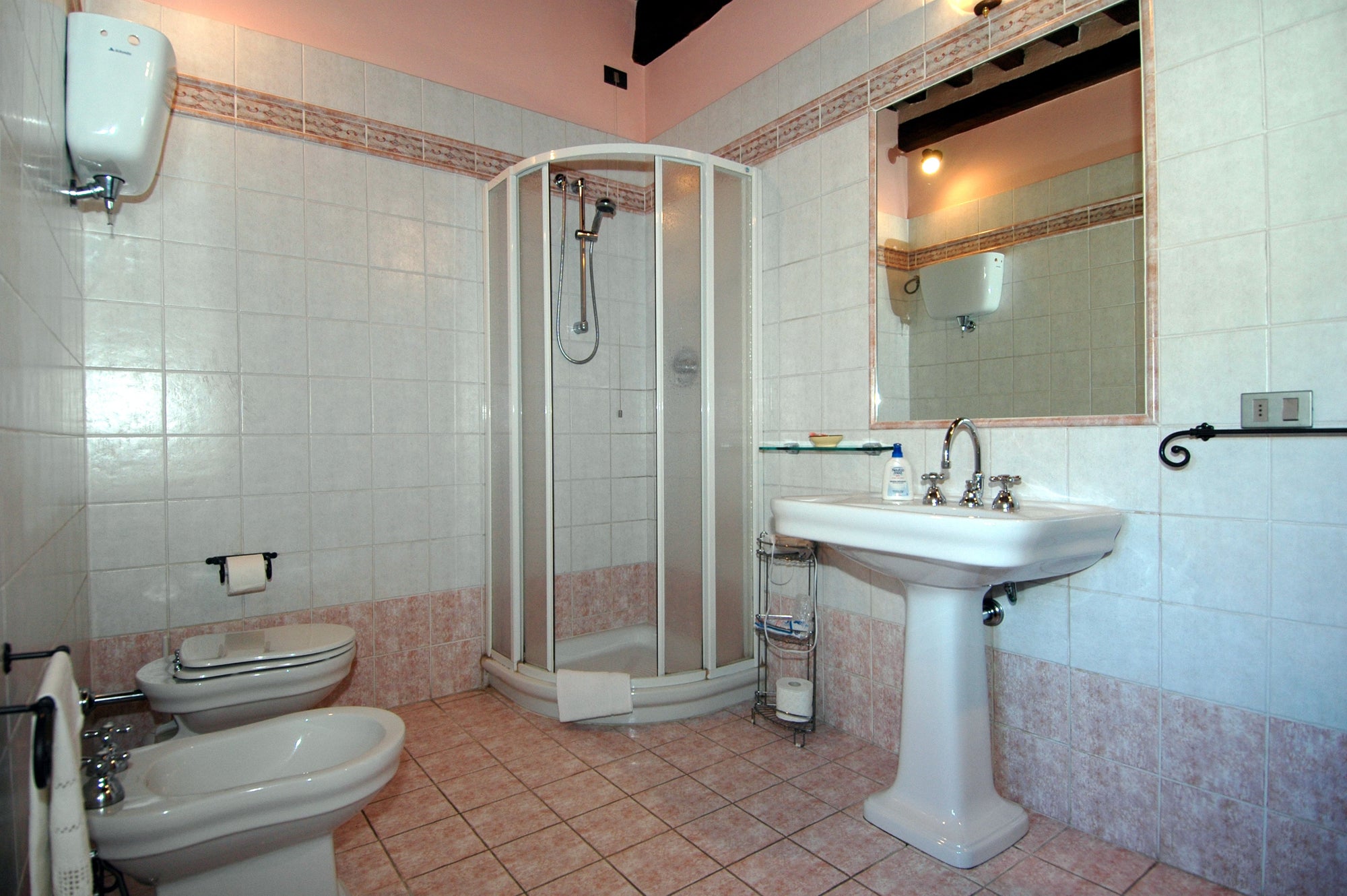 Podere Vittorio - beautiful agriturismo sleeps up to 25
